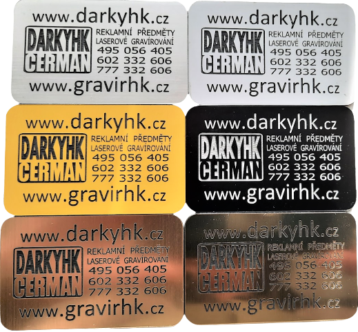 Plastové štítky s laserovým gravírováním.