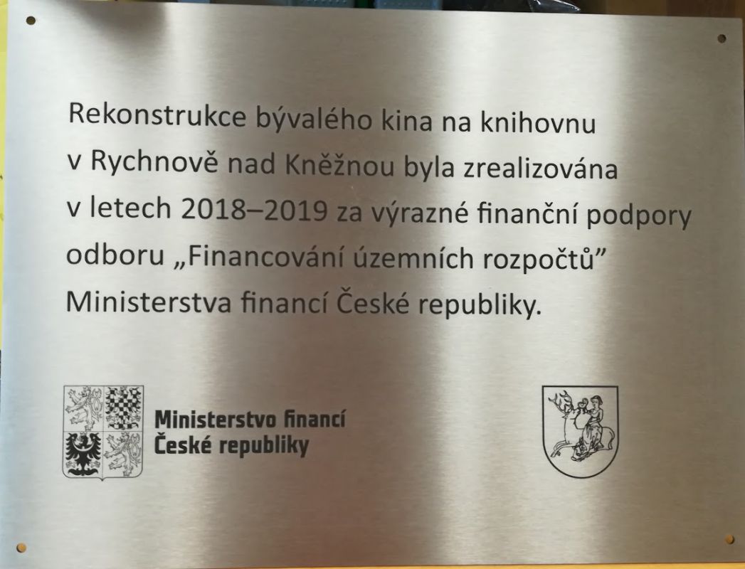 Nerezové cedule povinné publicity